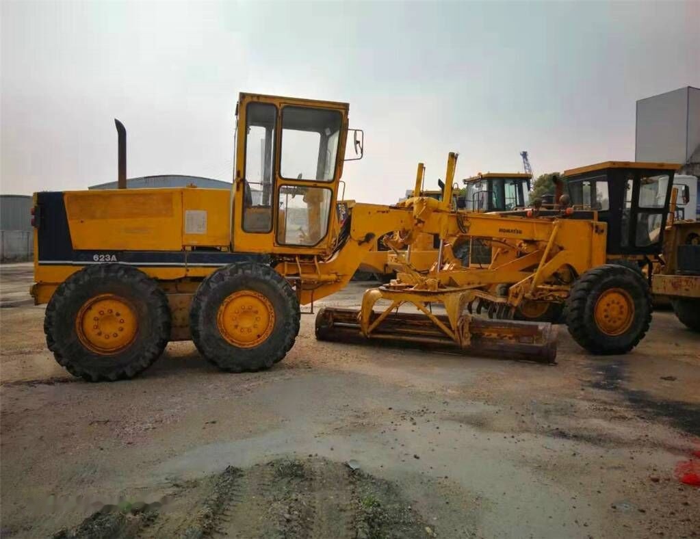 Komatsu GD623A - Grader: picture 3 Komatsu GD623A - Grader: picture 3
