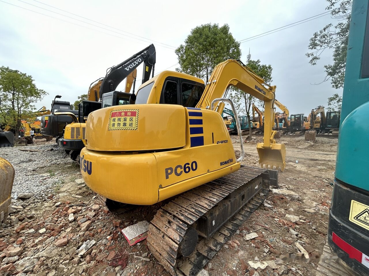 Komatsu PC60 - Crawler excavator: picture 1 Komatsu PC60 - Crawler excavator: picture 1