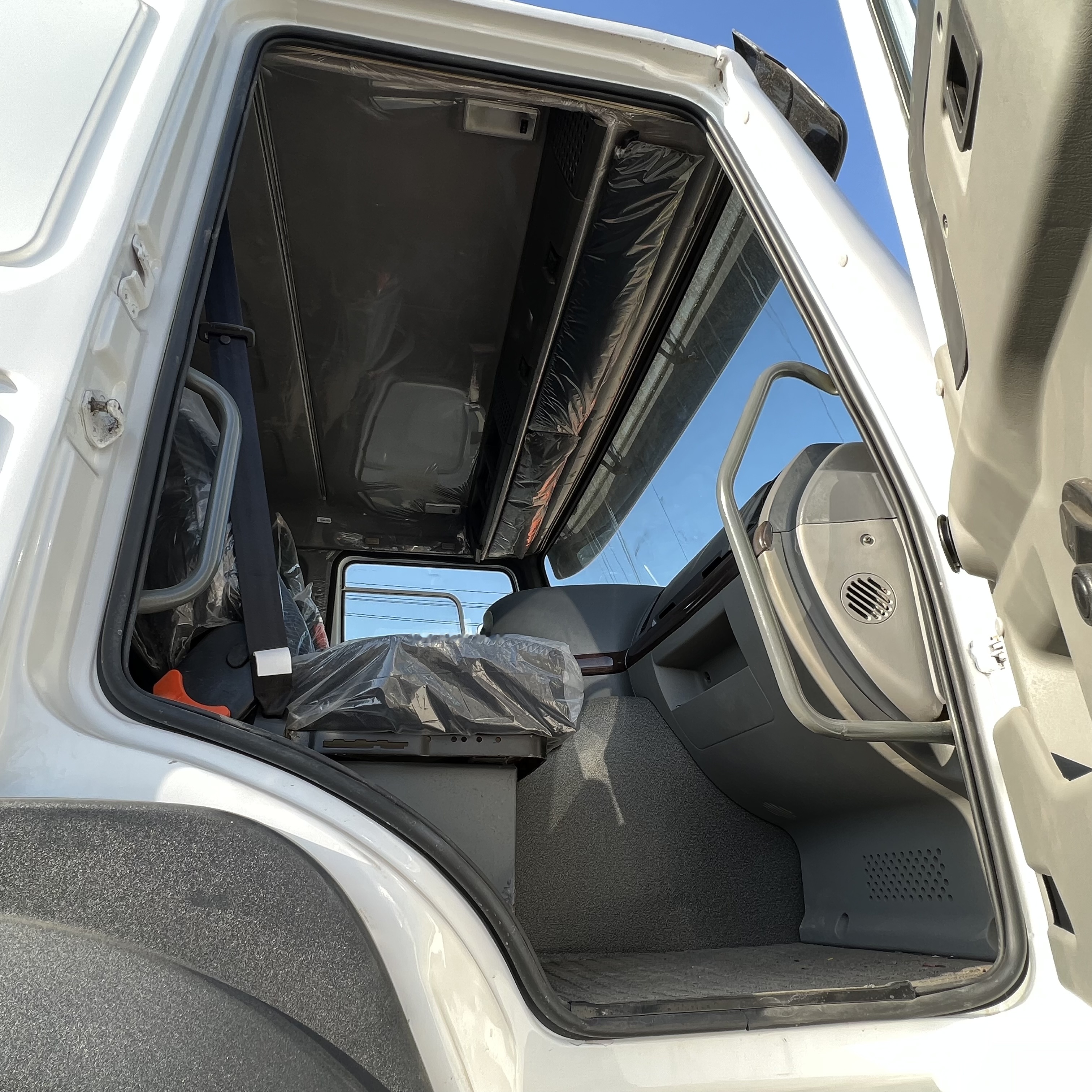 Sinotruk HOWO 371 6*4 Fence Truck - Dropside/ Flatbed truck: picture 3 Sinotruk HOWO 371 6*4 Fence Truck - Dropside/ Flatbed truck: picture 3