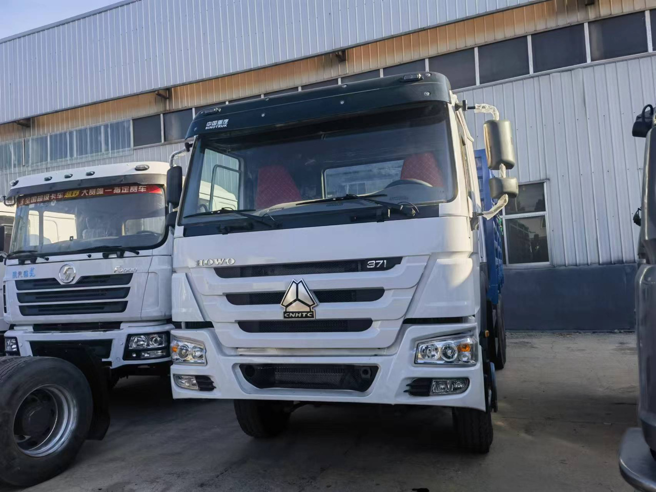 Dropside/ Flatbed truck Sinotruk HOWO 371 6*4 Fence truck: picture 6