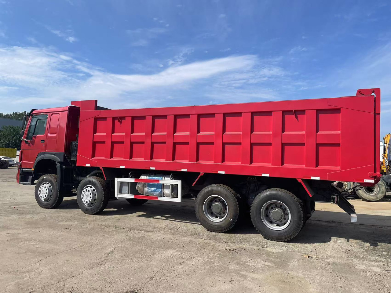 Sinotruk HOWO 371 8*4 Dump truck - Tipper: picture 3 Sinotruk HOWO 371 8*4 Dump truck - Tipper: picture 3