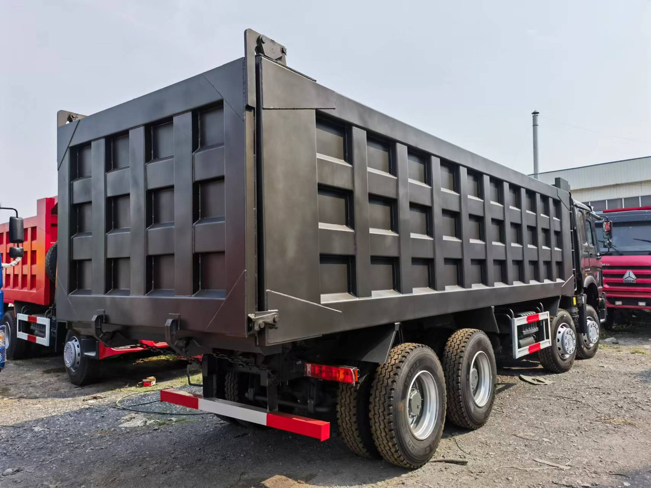 Sinotruk HOWO 371 8*4 Dump truck - Tipper: picture 2 Sinotruk HOWO 371 8*4 Dump truck - Tipper: picture 2