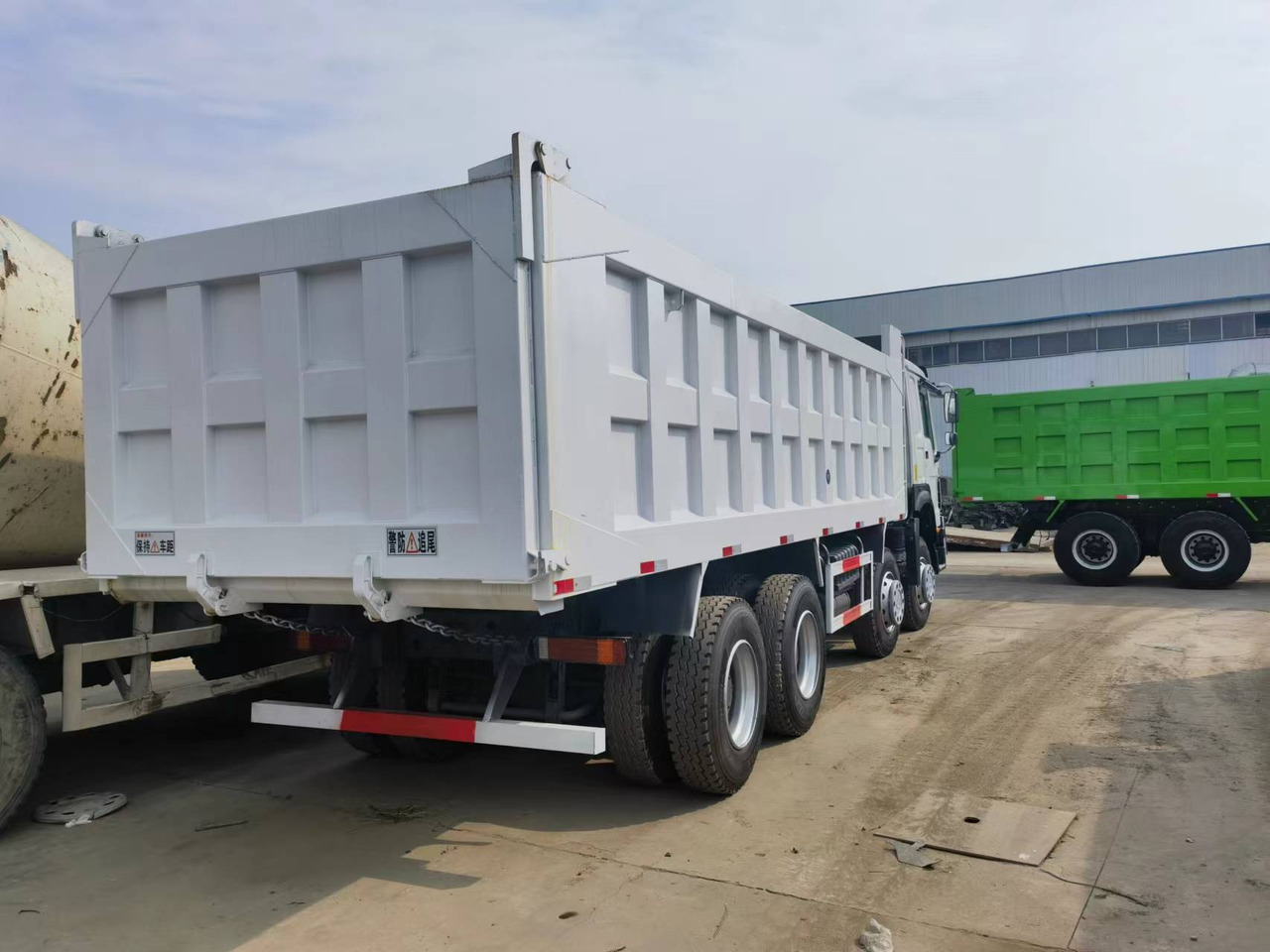 Sinotruk HOWO 375 8*4 Dump truck - Tipper: picture 5 Sinotruk HOWO 375 8*4 Dump truck - Tipper: picture 5