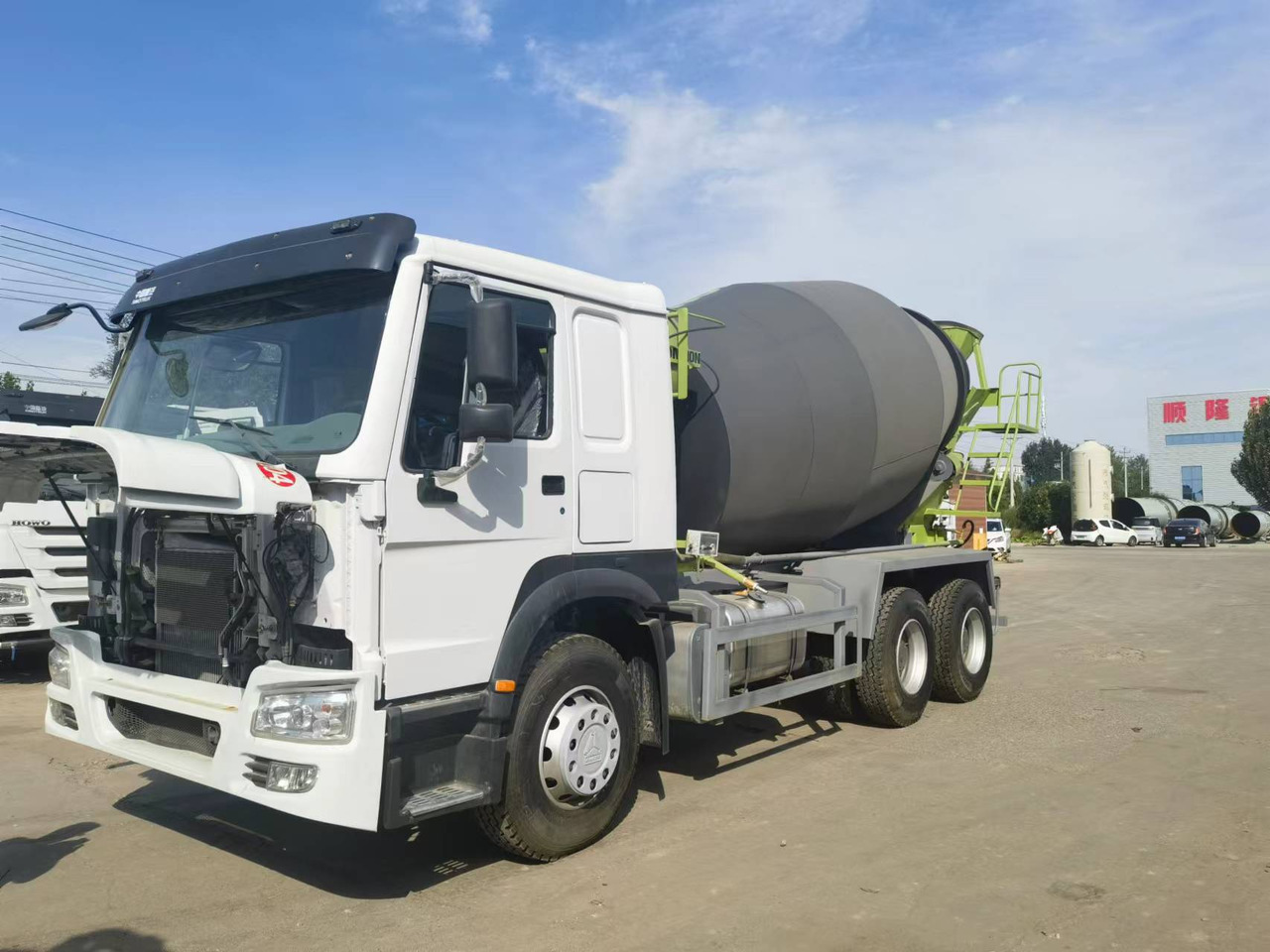 Concrete mixer truck Sinotruk HOWO 6*4 Concrete mixer truck: picture 7