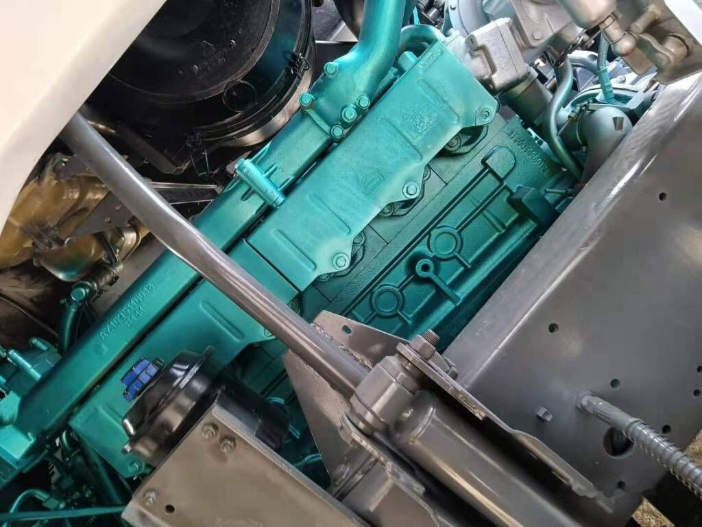 Sinotruk HOWO 6*4 Tractor - Container transporter/ Swap body truck: picture 4 Sinotruk HOWO 6*4 Tractor - Container transporter/ Swap body truck: picture 4