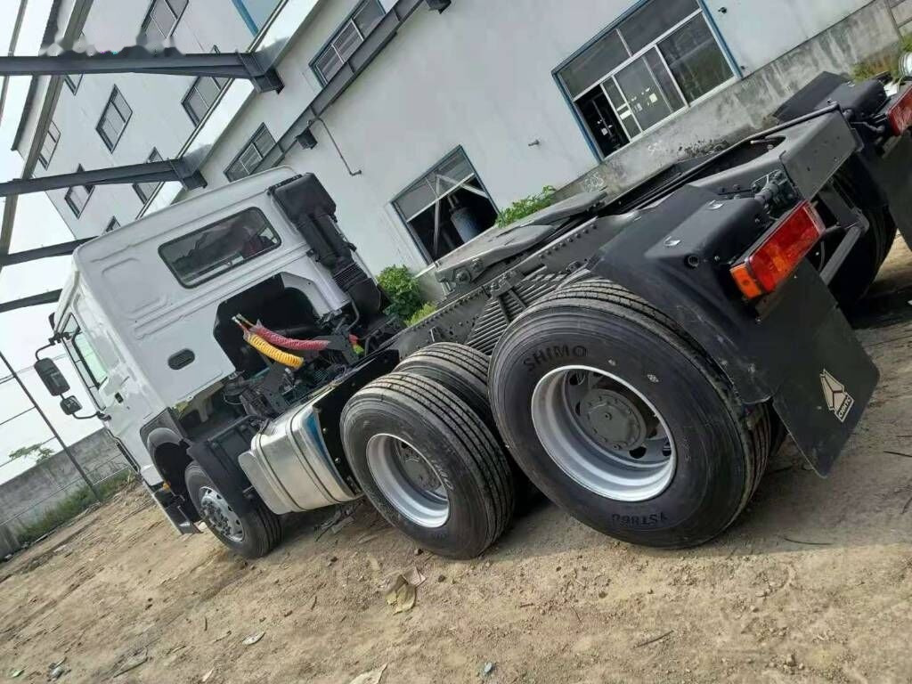 Sinotruk HOWO 6*4 Tractor - Container transporter/ Swap body truck: picture 2 Sinotruk HOWO 6*4 Tractor - Container transporter/ Swap body truck: picture 2