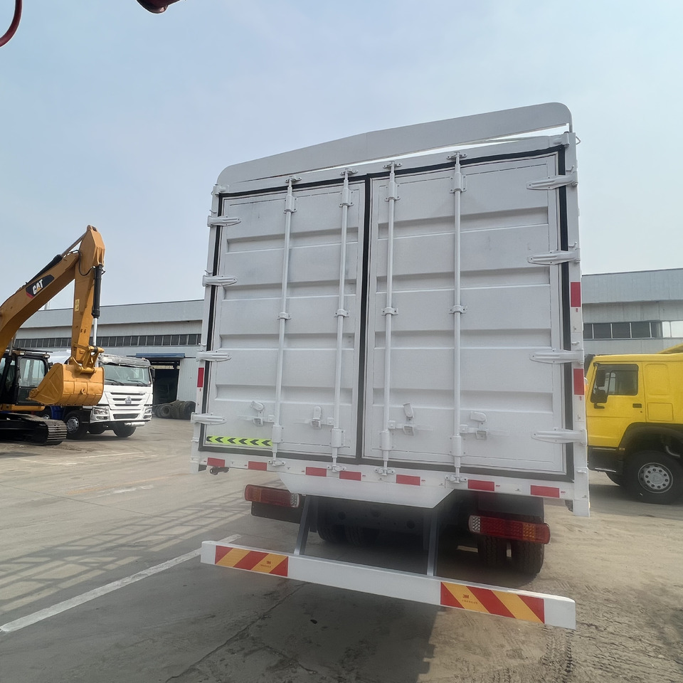 Sinotruk HOWO - Dropside/ Flatbed truck: picture 2 Sinotruk HOWO - Dropside/ Flatbed truck: picture 2