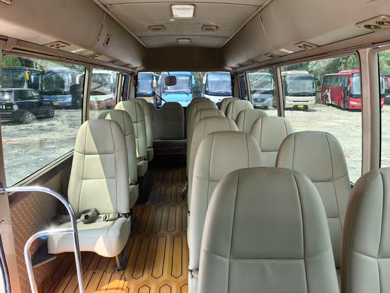 Toyota Coaster - Minibus, Passenger van: picture 2 Toyota Coaster - Minibus, Passenger van: picture 2