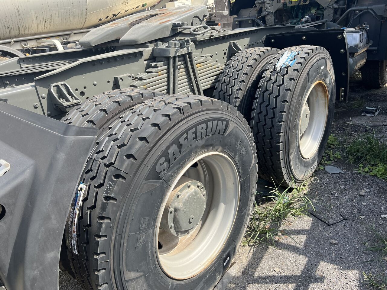 Sinotruk HOWO 420HP 6X4 Tractor - Tractor truck: picture 2 Sinotruk HOWO 420HP 6X4 Tractor - Tractor truck: picture 2