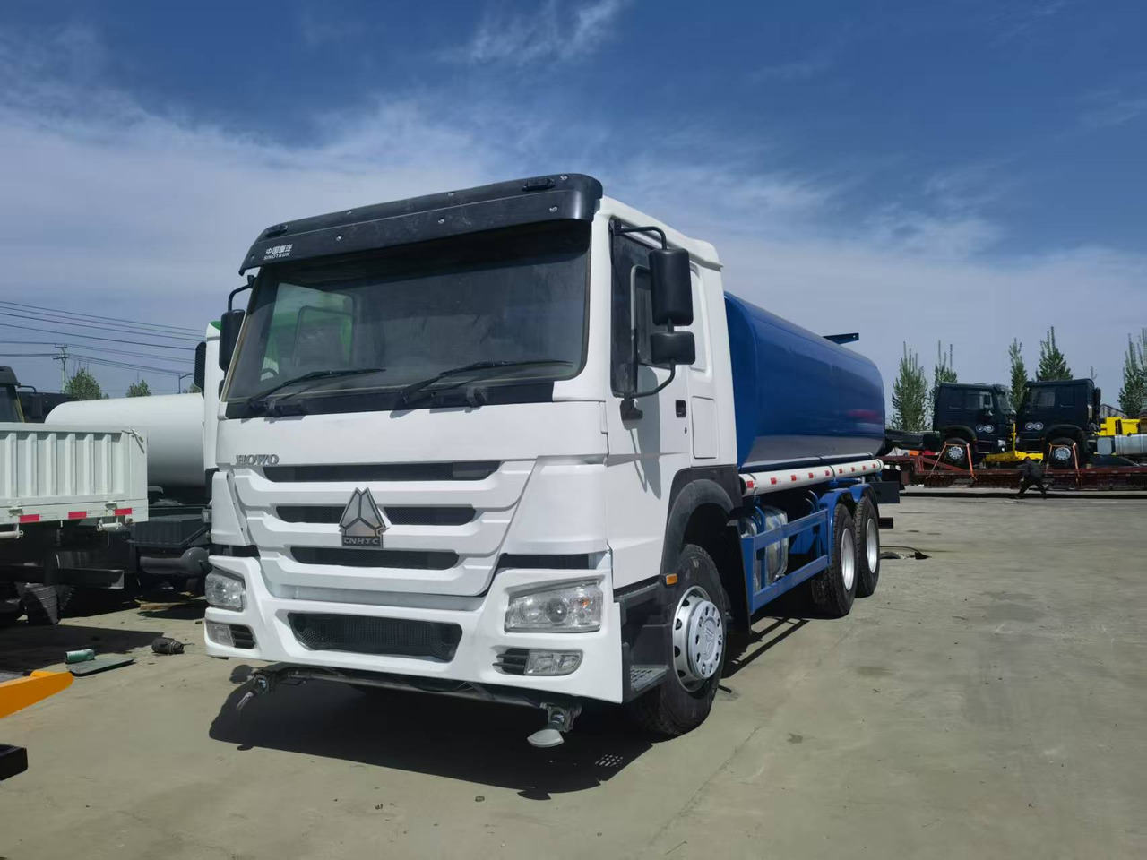 Sinotruk HOWO 6*4 Sprinkler - Utility/ Special vehicle: picture 1 Sinotruk HOWO 6*4 Sprinkler - Utility/ Special vehicle: picture 1