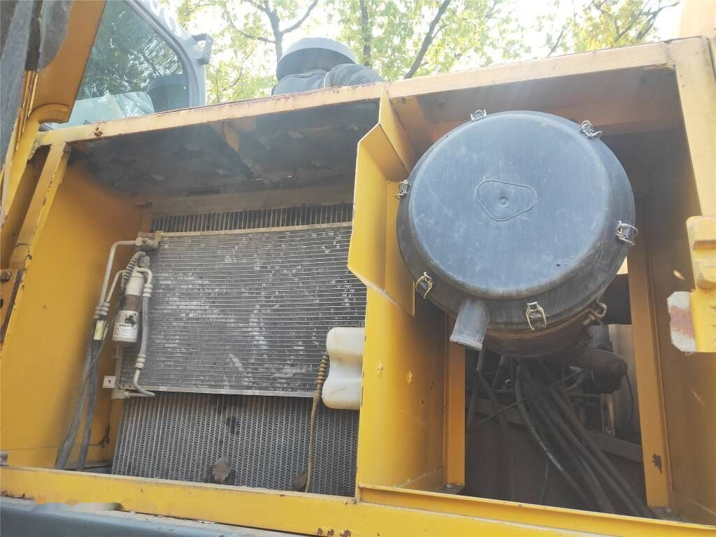 Crawler excavator Volvo EC 460 B LC: picture 6
