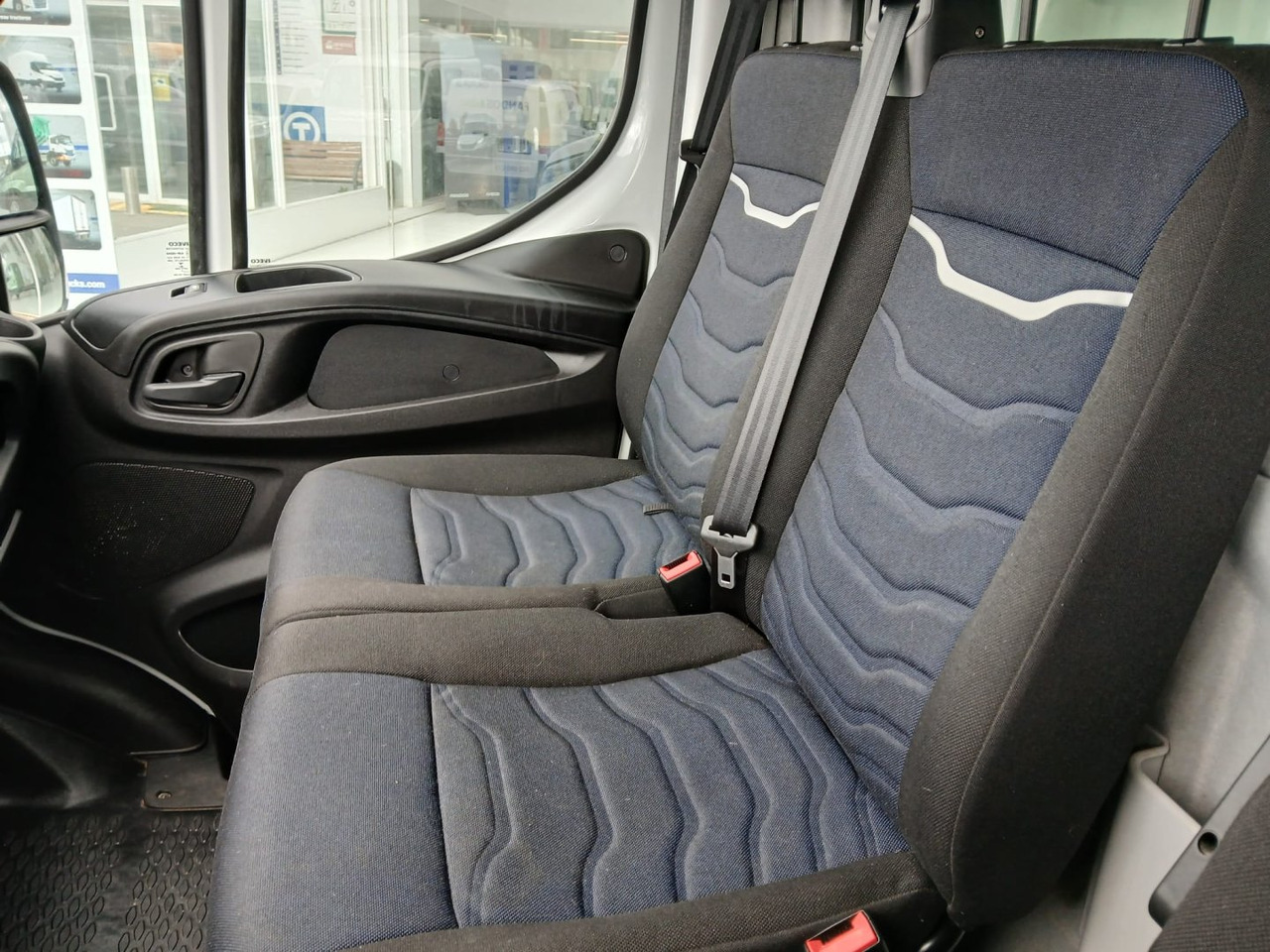 Closed box van Caja cerrada IVECO 35C16 3.0 20m3: picture 11