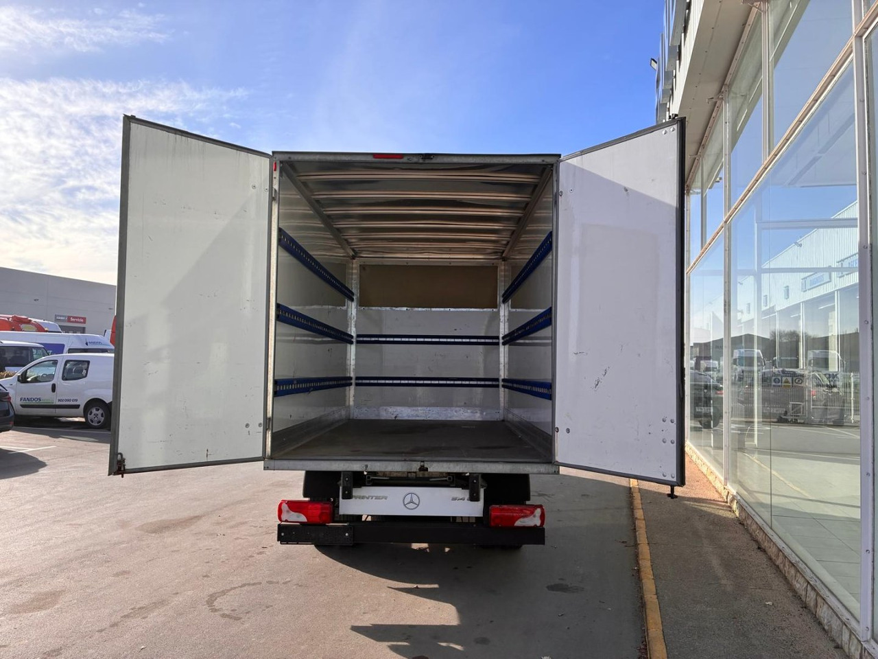 Caja cerrada Mercedes Sprinter 514 20m3 con puertas traseras - Closed box van: picture 4 Caja cerrada Mercedes Sprinter 514 20m3 con puertas traseras - Closed box van: picture 4