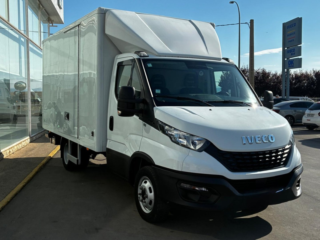 Caja cerrada con plataforma elevadora IVECO 35C14 20m3 - Closed box van: picture 3 Caja cerrada con plataforma elevadora IVECO 35C14 20m3 - Closed box van: picture 3