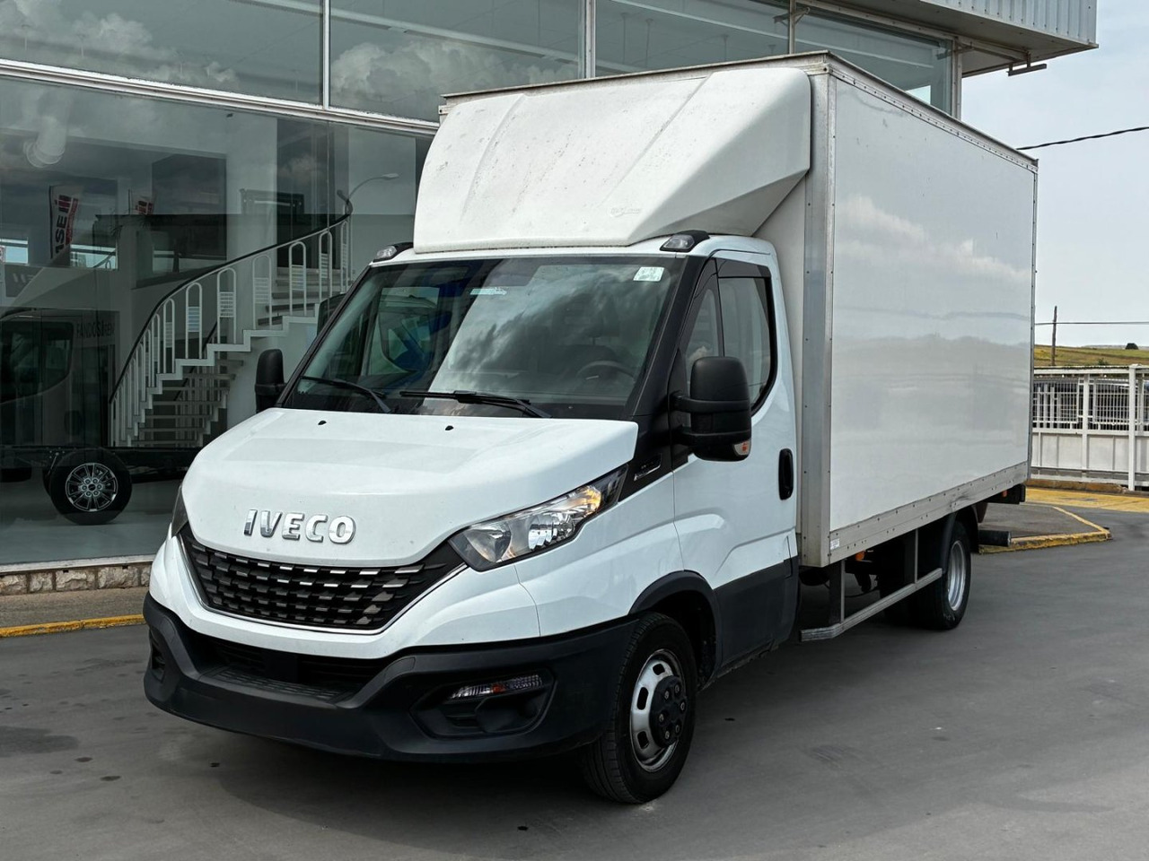 Caja cerrada con plataforma elevadora IVECO 35C16 20m3 Automática - Closed box van: picture 1 Caja cerrada con plataforma elevadora IVECO 35C16 20m3 Automática - Closed box van: picture 1