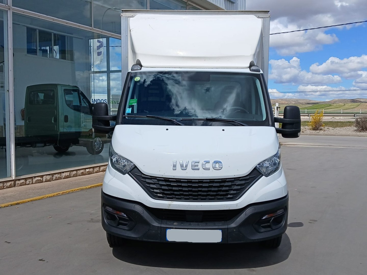 Caja cerrada con plataforma elevadora IVECO 35C16 20m3 - Closed box van: picture 2 Caja cerrada con plataforma elevadora IVECO 35C16 20m3 - Closed box van: picture 2