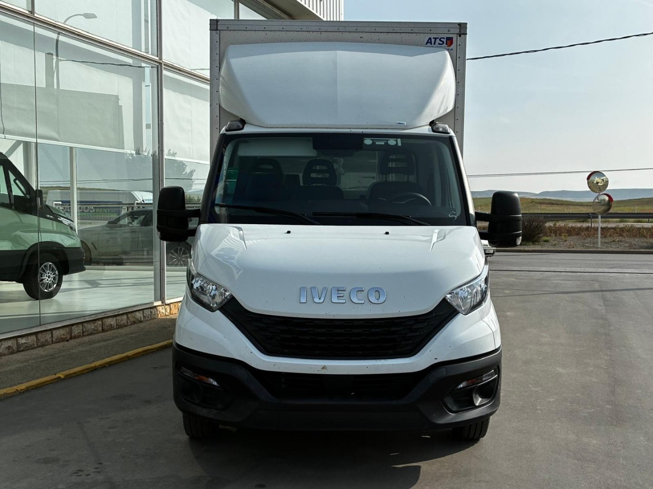 Caja cerrada con plataforma elevadora IVECO 35C16 20m3 - Closed box van: picture 2 Caja cerrada con plataforma elevadora IVECO 35C16 20m3 - Closed box van: picture 2
