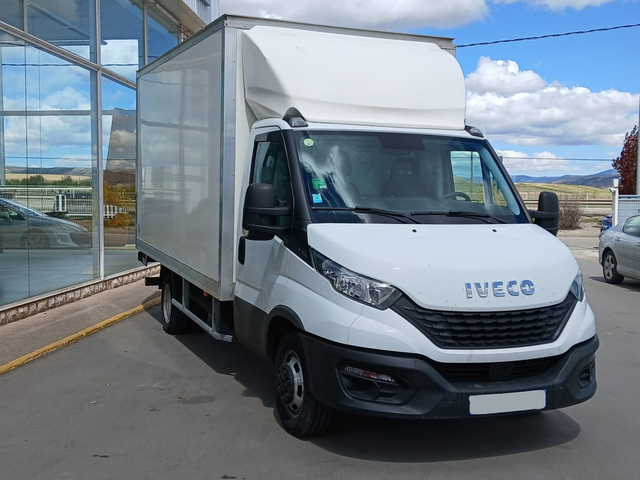Caja cerrada con plataforma elevadora IVECO 35C16 20m3 - Closed box van: picture 3 Caja cerrada con plataforma elevadora IVECO 35C16 20m3 - Closed box van: picture 3