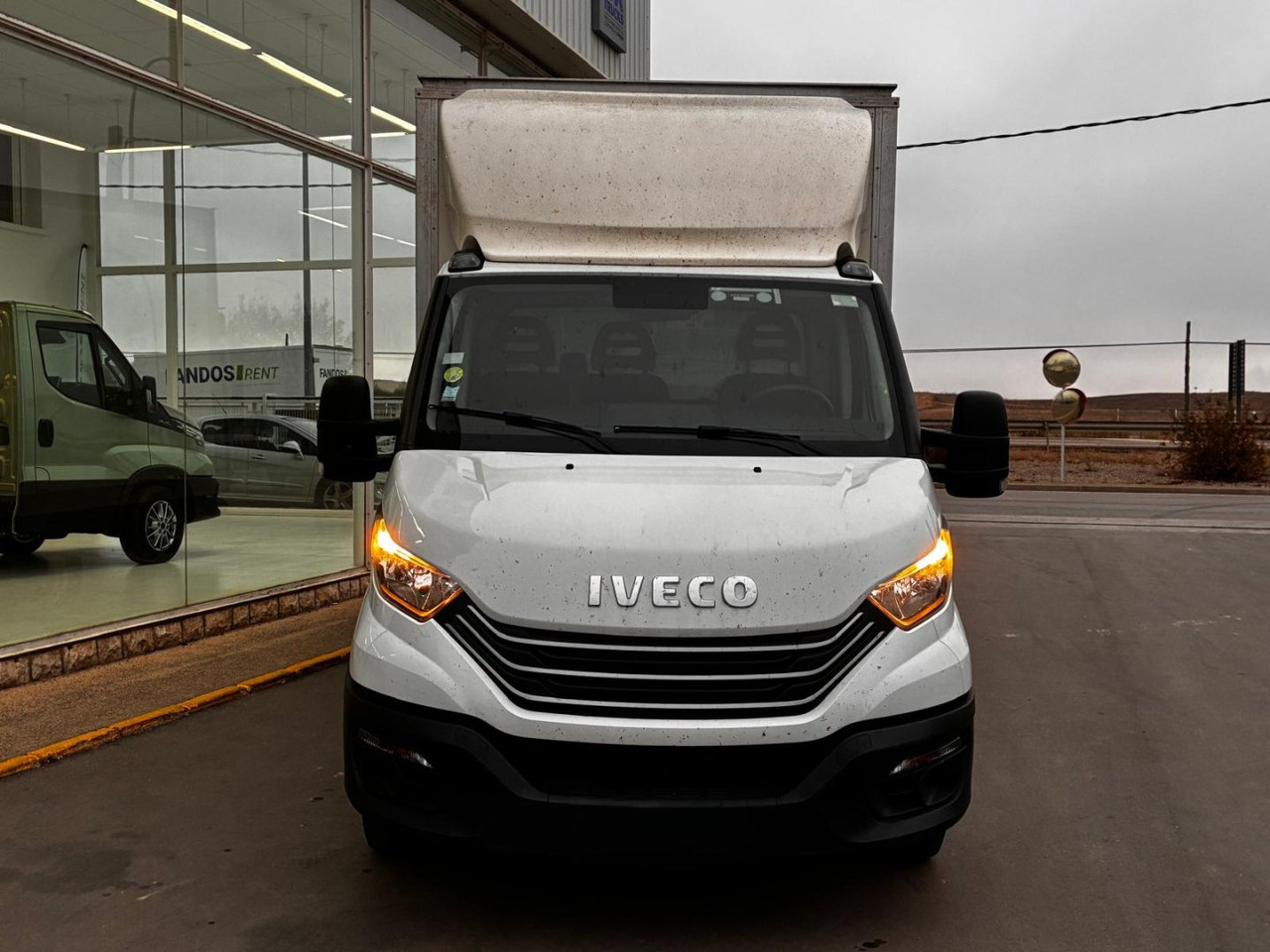 Caja cerrada con plataforma elevadora IVECO 35C16 3.0 20m3 - Closed box van: picture 2 Caja cerrada con plataforma elevadora IVECO 35C16 3.0 20m3 - Closed box van: picture 2