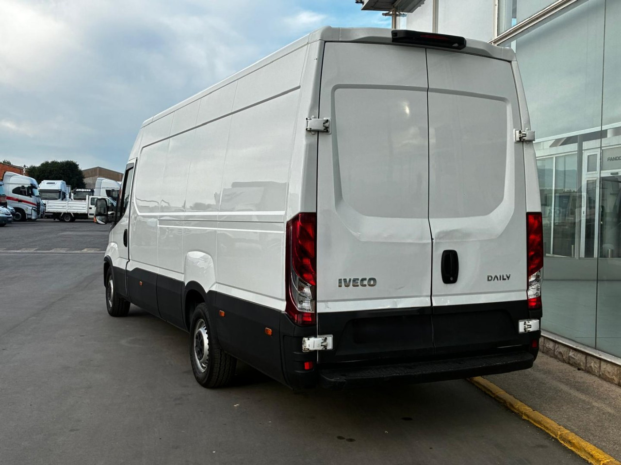 Furgón IVECO 35S14 V 16m3 - Panel van: picture 4 Furgón IVECO 35S14 V 16m3 - Panel van: picture 4