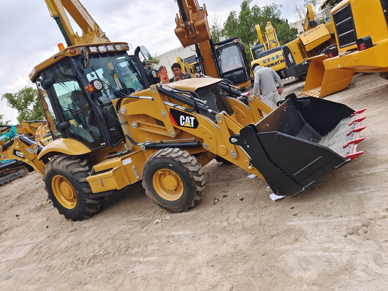CAT 420F BRAND NEW - Backhoe loader: picture 4 CAT 420F BRAND NEW - Backhoe loader: picture 4