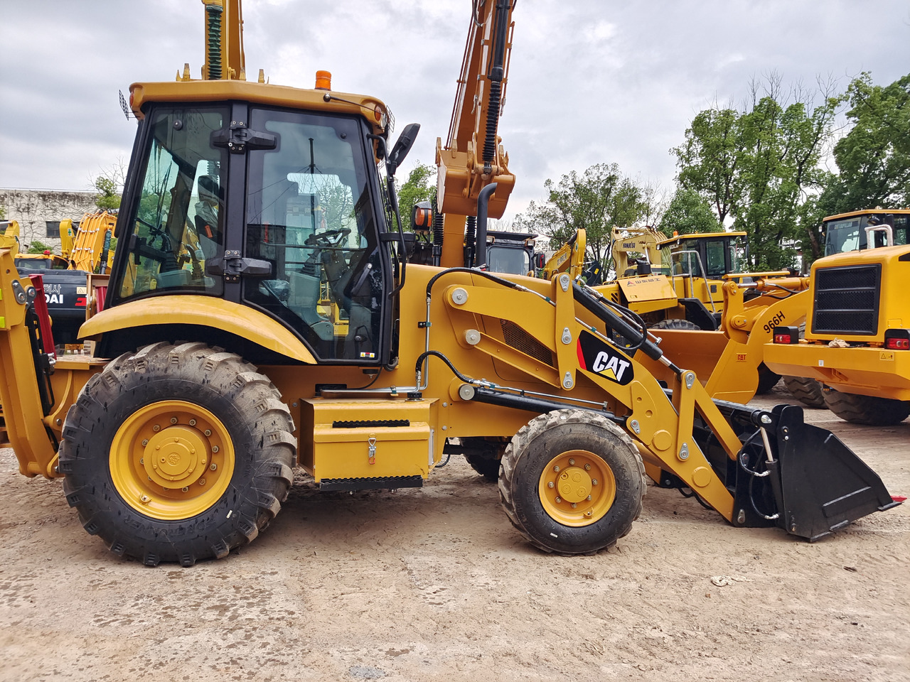 CAT 420F BRAND NEW - Backhoe loader: picture 1 CAT 420F BRAND NEW - Backhoe loader: picture 1