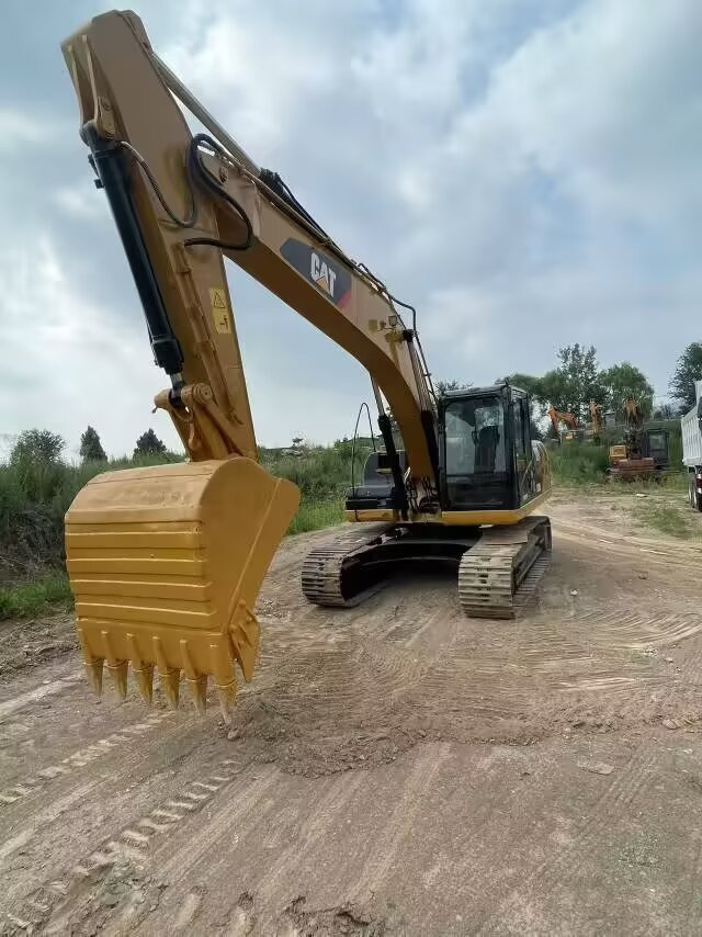 CATERPILLAR 320D2 L CAT 320D 2 L - Crawler excavator: picture 3 CATERPILLAR 320D2 L CAT 320D 2 L - Crawler excavator: picture 3