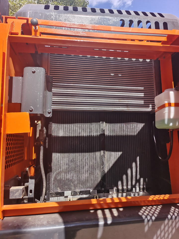 DOOSAN DX225 LCA DX 225 LC - 9C - Crawler excavator: picture 3 DOOSAN DX225 LCA DX 225 LC - 9C - Crawler excavator: picture 3