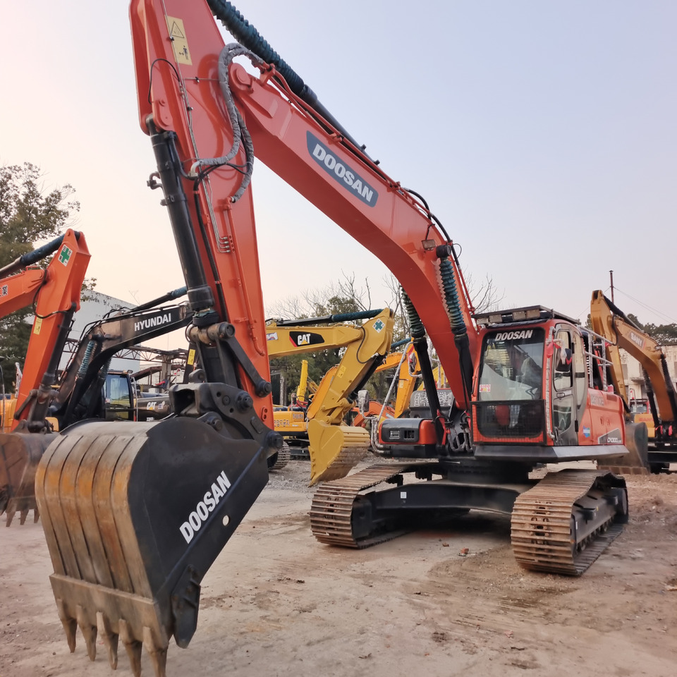 Crawler excavator DOOSAN DX300 DX300LC-9C DX300LCA DX340 DX225: picture 6