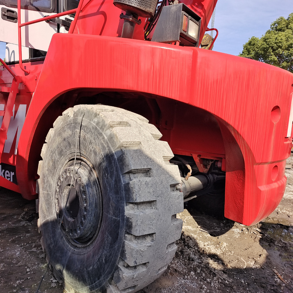 FANTUZZI CS45KMHD 45 TON - Reach stacker: picture 2 FANTUZZI CS45KMHD 45 TON - Reach stacker: picture 2
