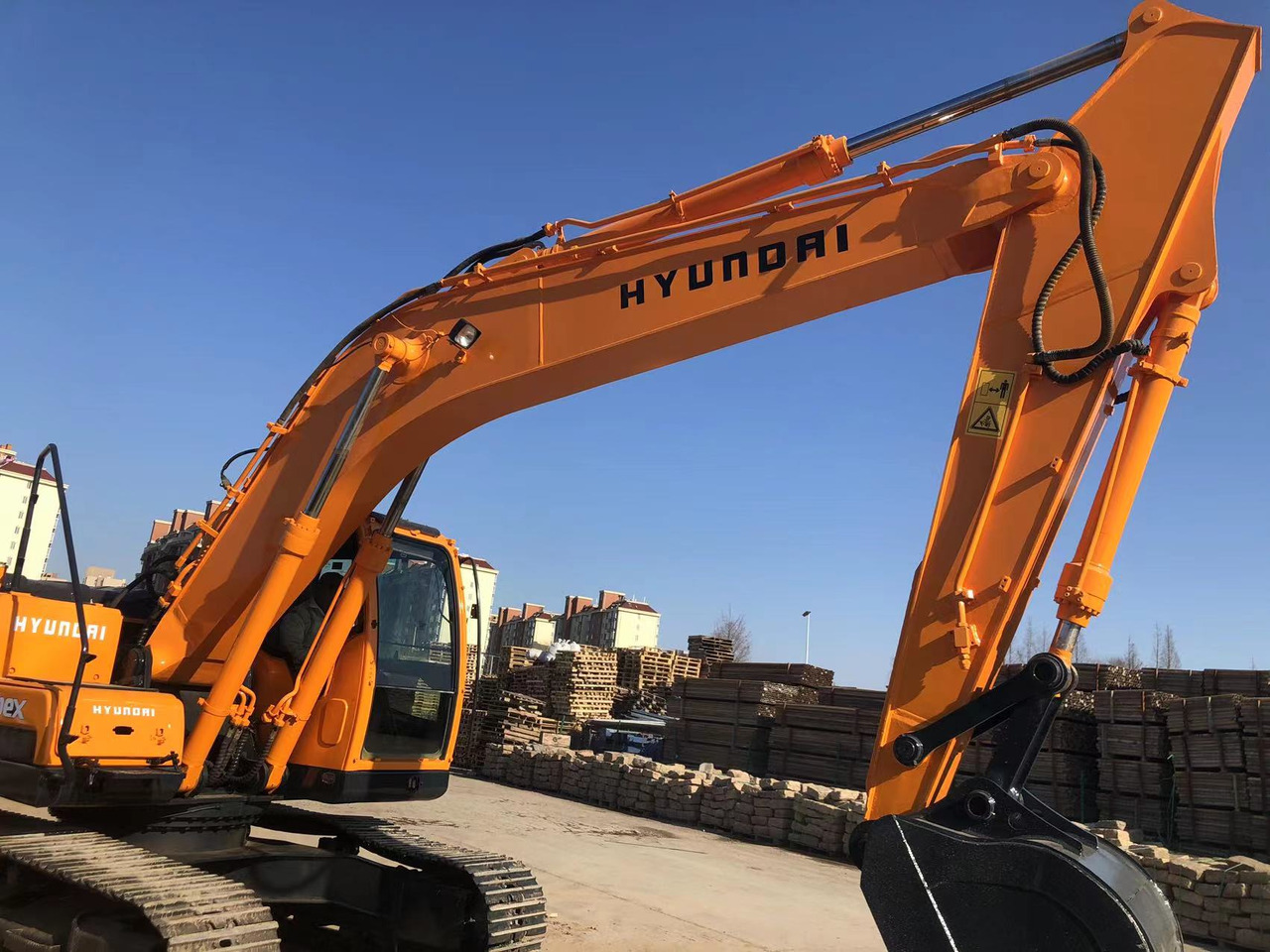 HYUNDAI R 215 -9 Hyundai R215-9 - Crawler excavator: picture 3 HYUNDAI R 215 -9 Hyundai R215-9 - Crawler excavator: picture 3