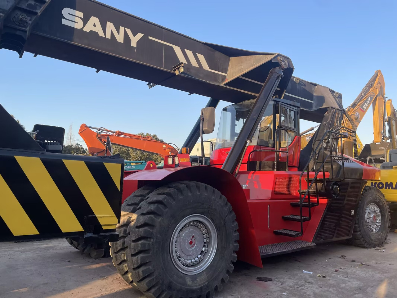 SANY SRSC45C30 - Reach stacker: picture 4 SANY SRSC45C30 - Reach stacker: picture 4