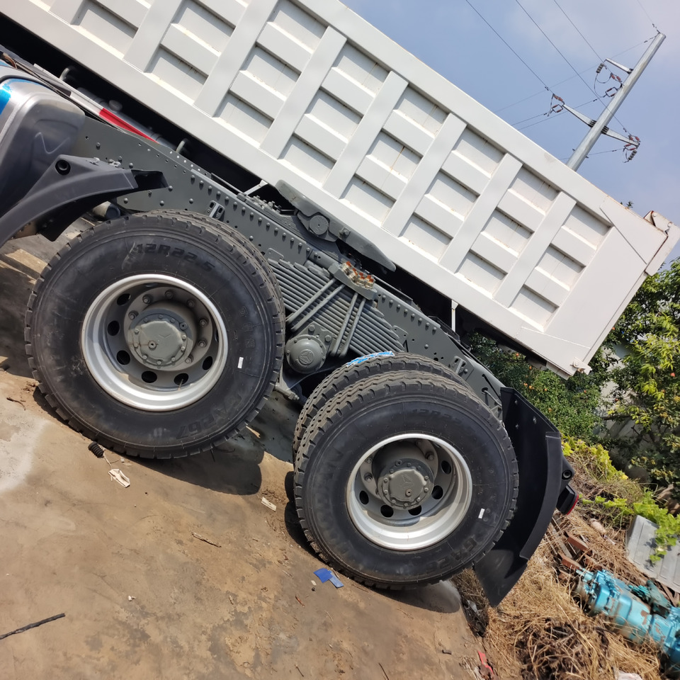 SINOTRUK HOWO 371 375 380 400 420 460HP - Tractor truck: picture 2 SINOTRUK HOWO 371 375 380 400 420 460HP - Tractor truck: picture 2