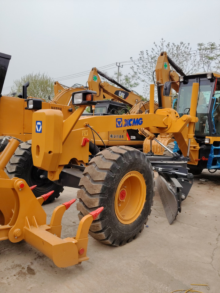 XCMG GR2153 China top brand grader - Grader: picture 2 XCMG GR2153 China top brand grader - Grader: picture 2