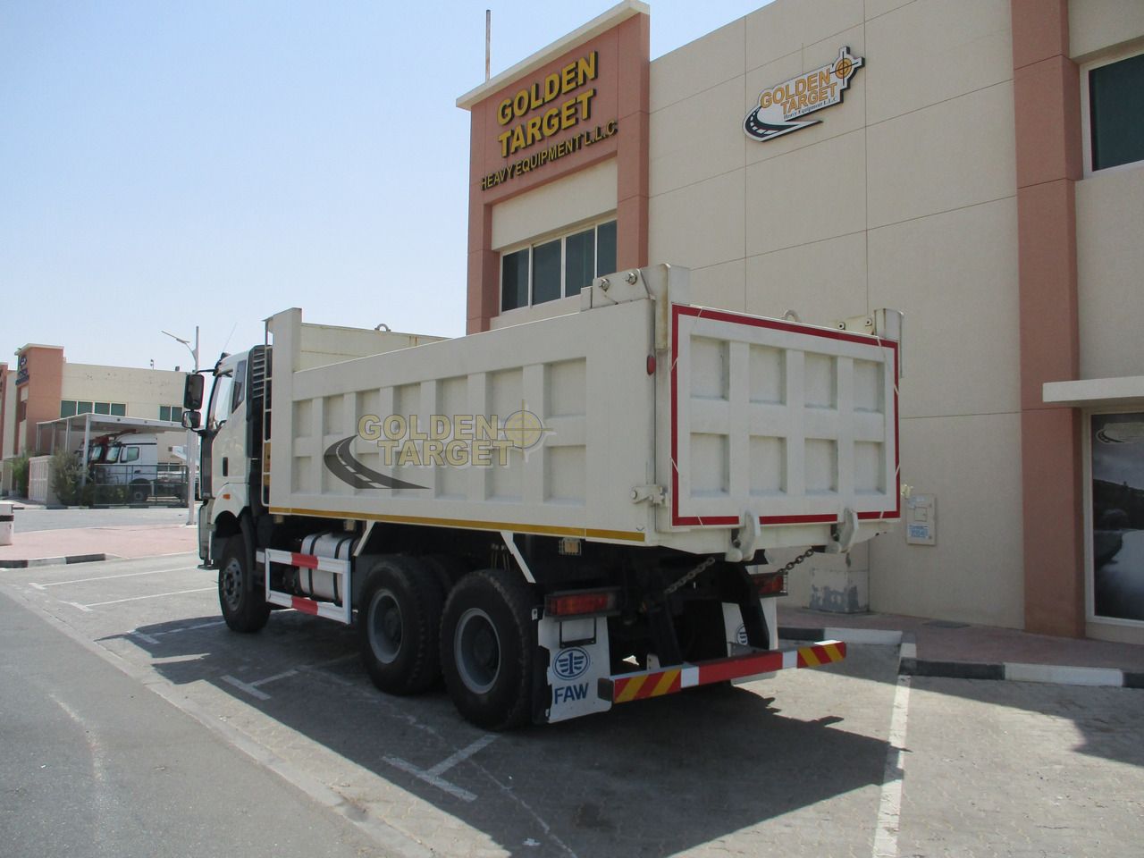 FAW J6P-390 6x4 Tipper Truck - Tipper: picture 4 FAW J6P-390 6x4 Tipper Truck - Tipper: picture 4