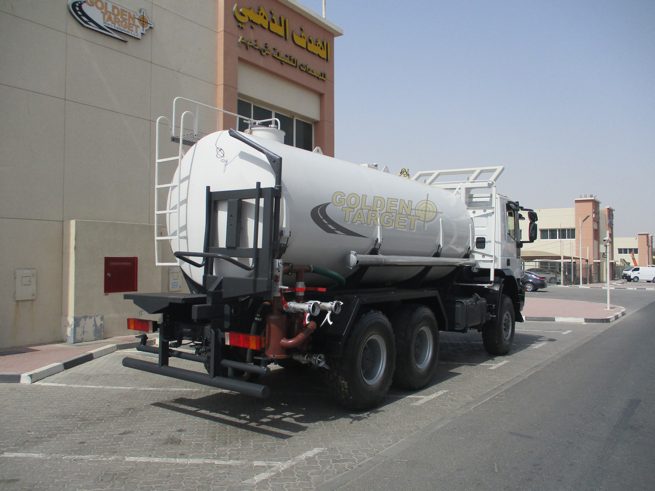 IVECO TRAKKER 380 6x6 Tanker - Tanker truck: picture 3 IVECO TRAKKER 380 6x6 Tanker - Tanker truck: picture 3