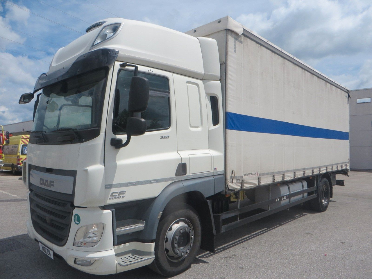 DAF CF320 4x2 18T Curtainside 7.70m - Curtain side truck: picture 1 DAF CF320 4x2 18T Curtainside 7.70m - Curtain side truck: picture 1
