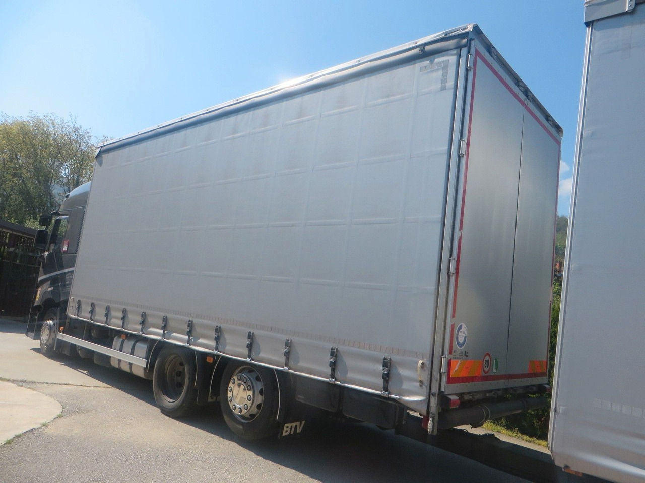 Renault T480 SC 6x2 tandem jumbo 116m3 - Curtain side truck: picture 5 Renault T480 SC 6x2 tandem jumbo 116m3 - Curtain side truck: picture 5