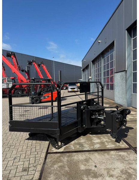 Manitou Nacelle Roofing basket - Attachment for Construction machinery: picture 3 Manitou Nacelle Roofing basket - Attachment for Construction machinery: picture 3