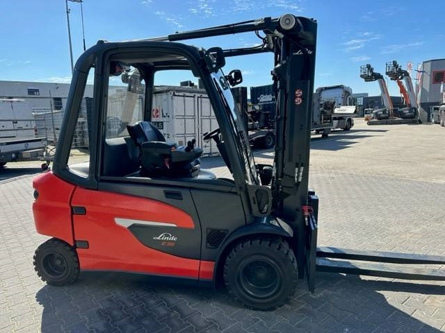 Linde E35L - Electric forklift: picture 3 Linde E35L - Electric forklift: picture 3