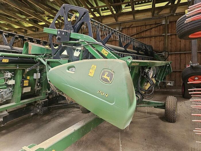 John Deere 618R - Grain header: picture 2 John Deere 618R - Grain header: picture 2
