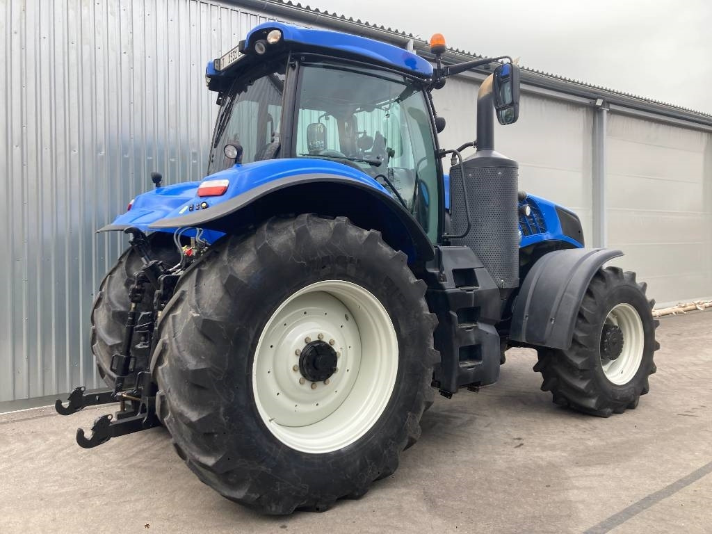 New Holland T 8.320 AC - Farm tractor: picture 3 New Holland T 8.320 AC - Farm tractor: picture 3