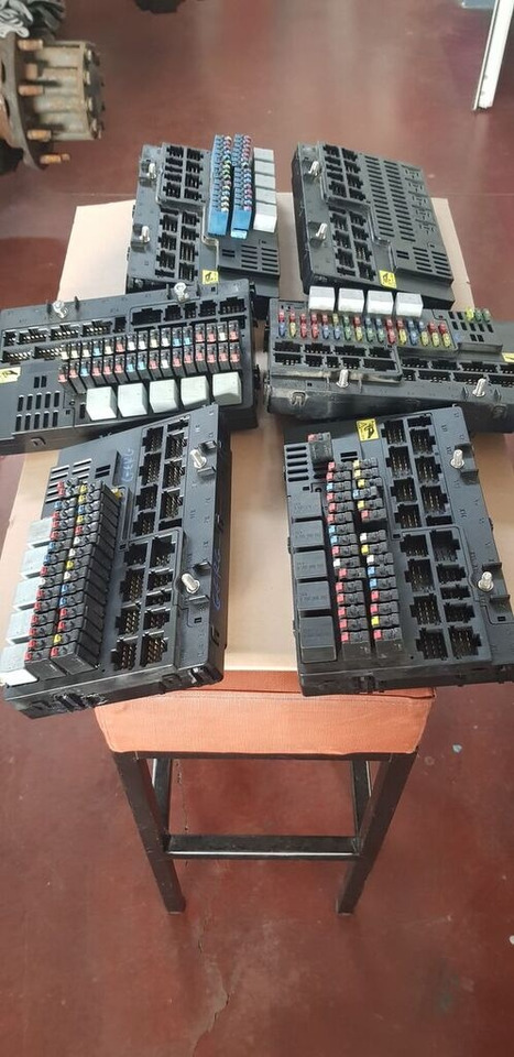 Mercedes-Benz GRUNDMODUL ACTROS MP4 A001 446 25 58 Mercedes-Benz ACTROS MP4 - ECU for Truck: picture 3 Mercedes-Benz GRUNDMODUL ACTROS MP4 A001 446 25 58 Mercedes-Benz ACTROS MP4 - ECU for Truck: picture 3