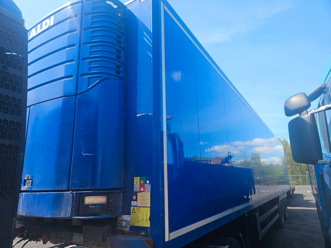 Schmitz Cargobull Kühlkoffer mit Ladebordwand - Refrigerator semi-trailer: picture 2 Schmitz Cargobull Kühlkoffer mit Ladebordwand - Refrigerator semi-trailer: picture 2
