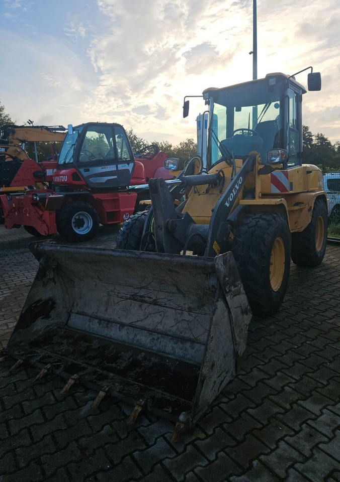 Volvo L30G Radlader mit Klappschaufel - Wheel loader: picture 4 Volvo L30G Radlader mit Klappschaufel - Wheel loader: picture 4