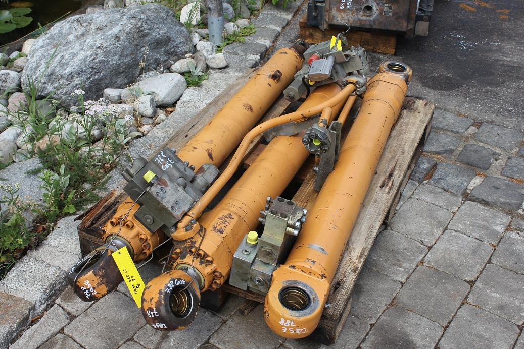 Case 788 LC - Hydraulic cylinder for Construction machinery: picture 1 Case 788 LC - Hydraulic cylinder for Construction machinery: picture 1