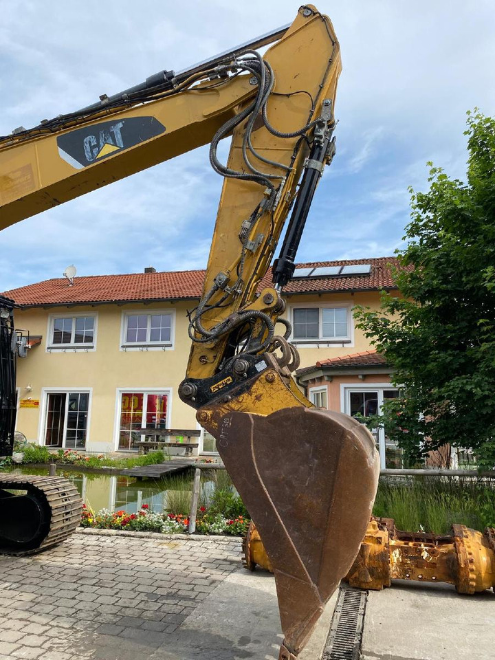 Crawler excavator Caterpillar 319D: picture 8