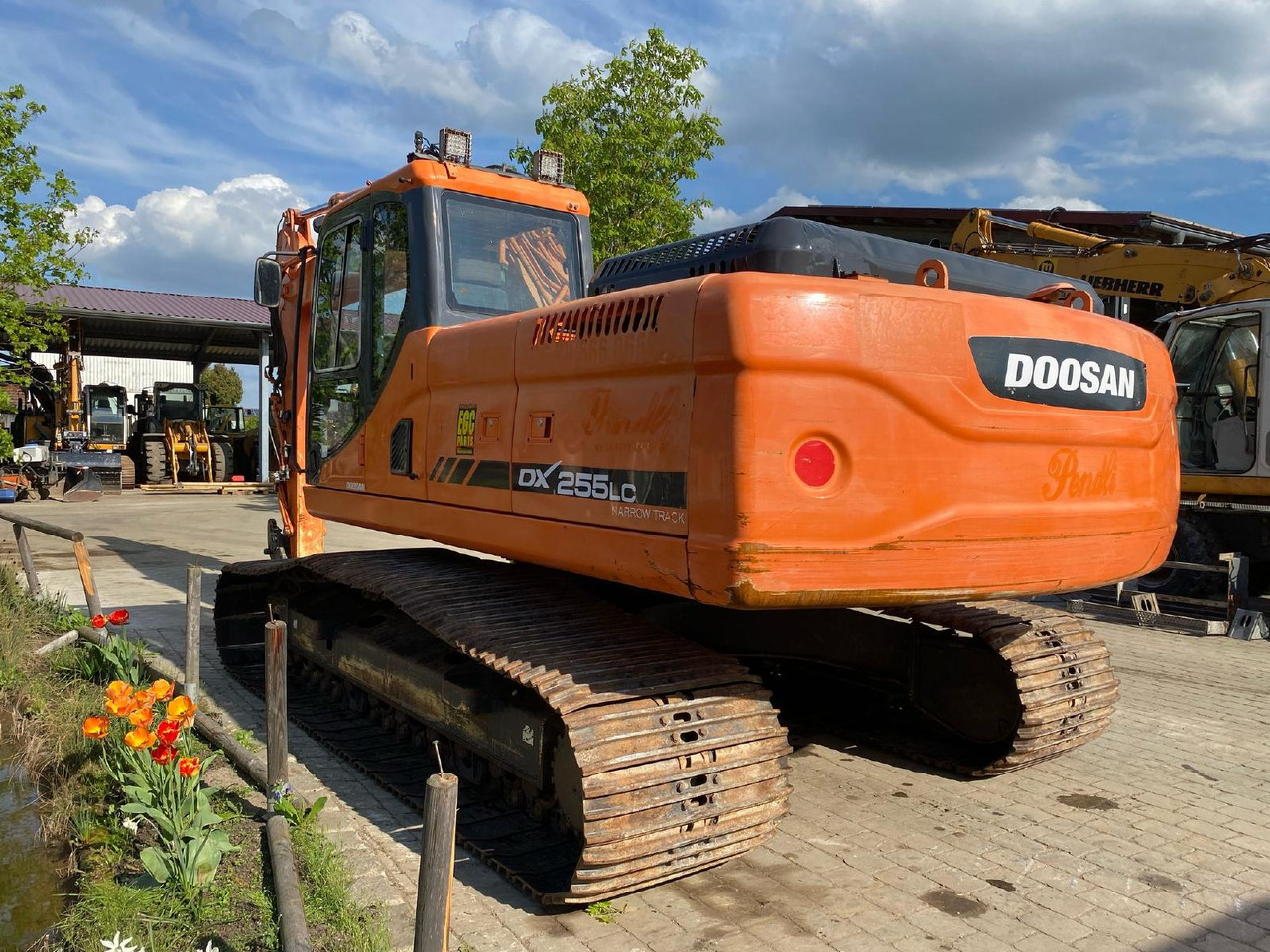 Crawler excavator Doosan DX 255 LC: picture 9
