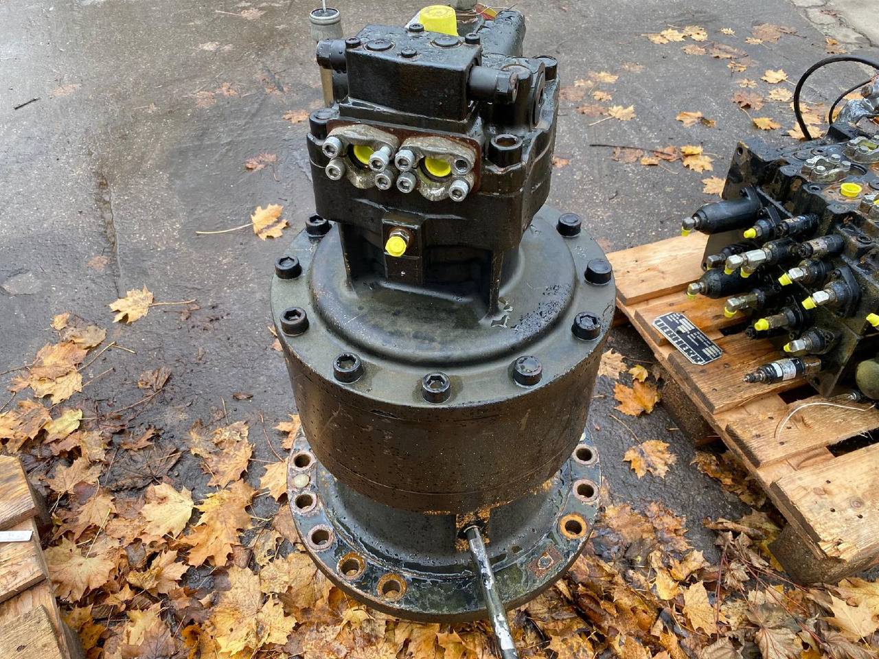 Holland E 305 - Swing motor for Construction machinery: picture 5 Holland E 305 - Swing motor for Construction machinery: picture 5