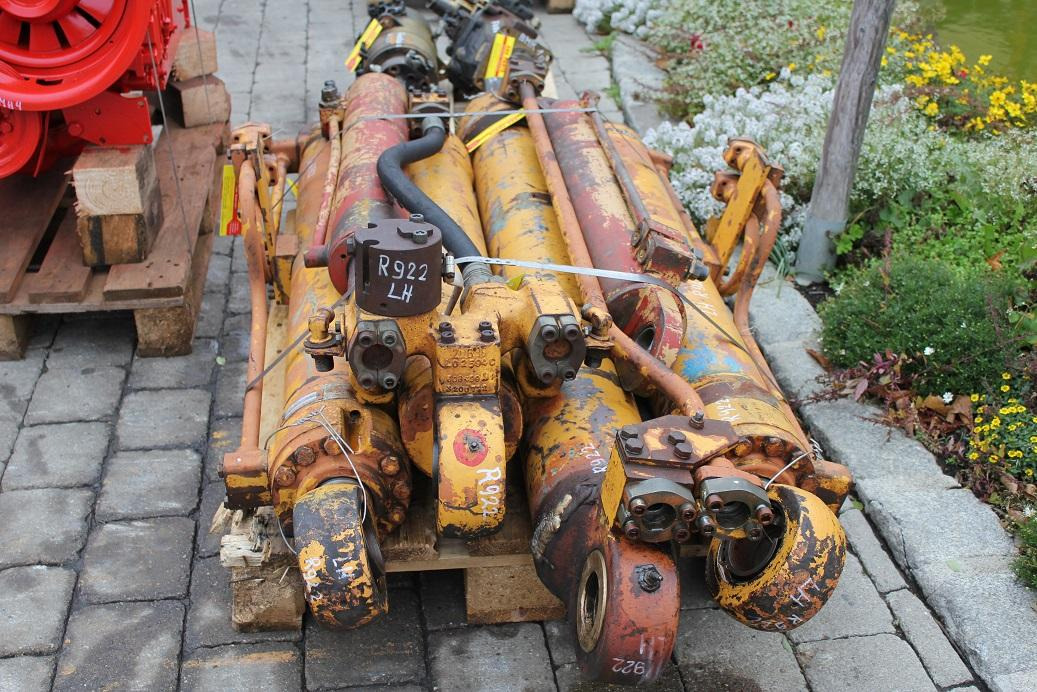 Liebherr R 922 - Hydraulic cylinder for Construction machinery: picture 2 Liebherr R 922 - Hydraulic cylinder for Construction machinery: picture 2